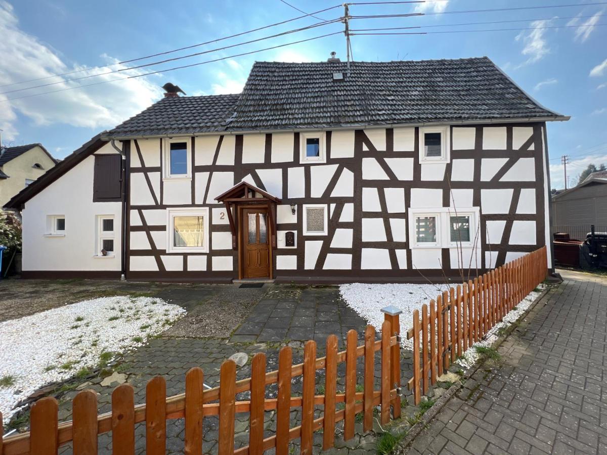 300 Jahre Altes Renoviertes Fachwerkhaus Villa Peterslahr Екстериор снимка