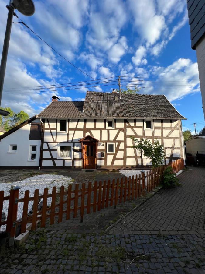 300 Jahre Altes Renoviertes Fachwerkhaus Villa Peterslahr Екстериор снимка